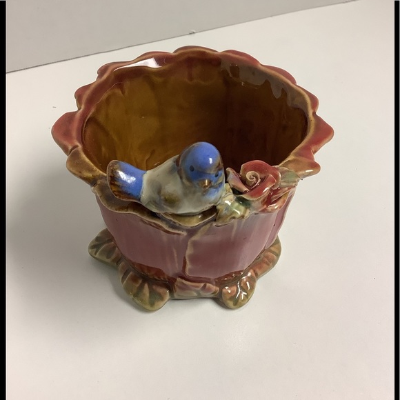 Small pottery bowl with blue bird and rose on rim - Picture 1 of 6